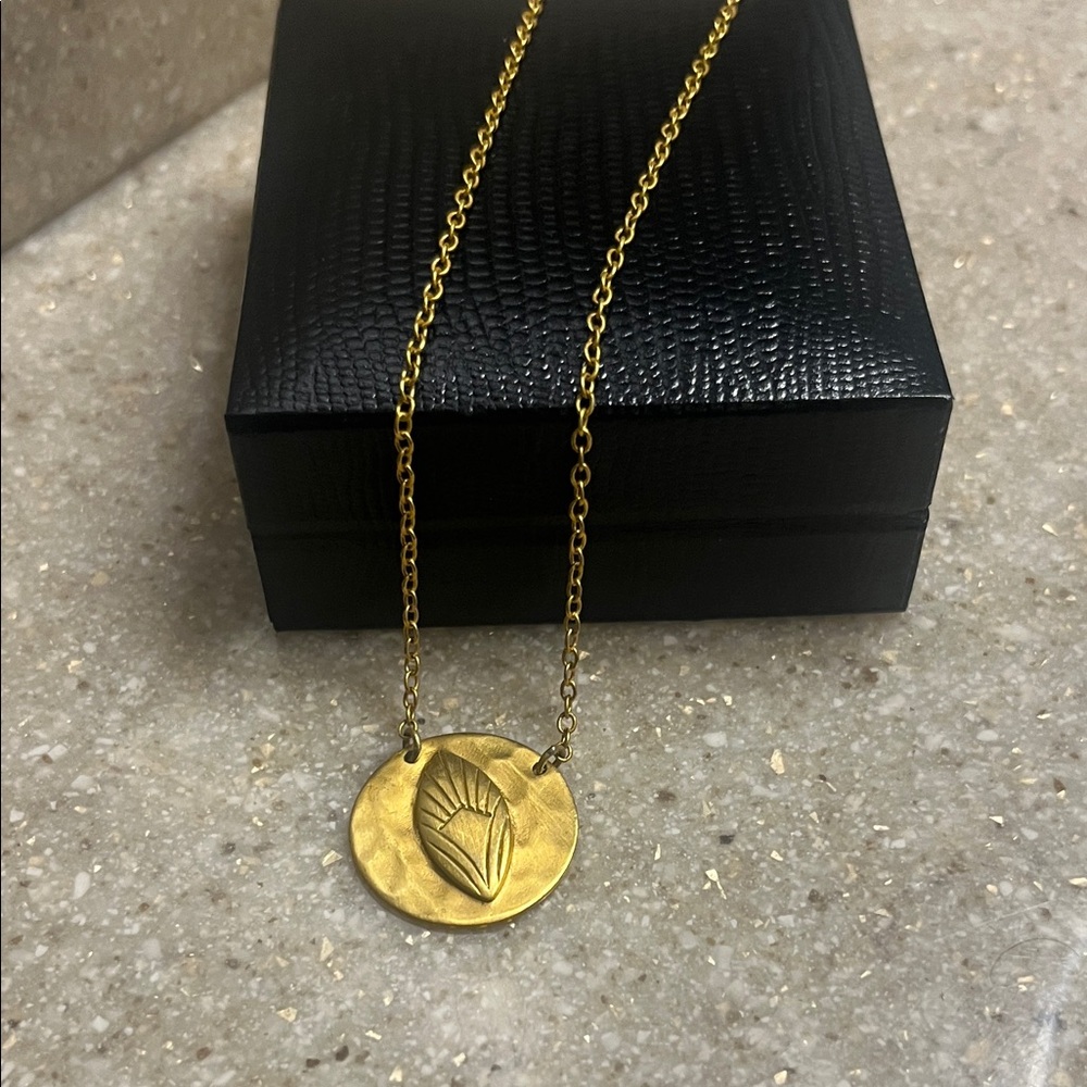 Satya Gold Leaf Pendant Necklace